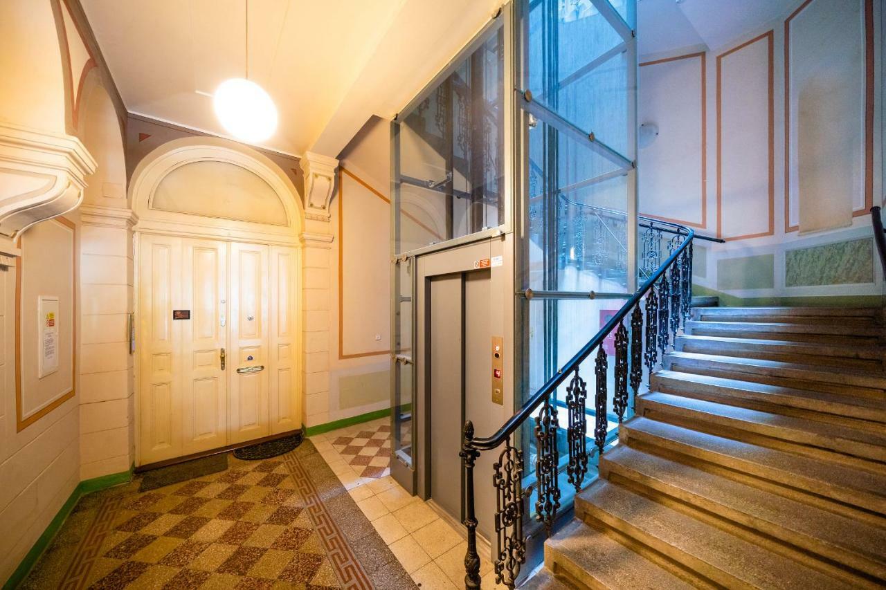 Luxurious Woodrow Wilson Apt In Prague Centre Экстерьер фото